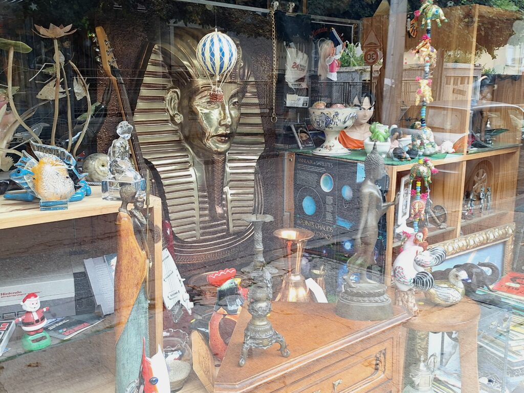 acheter des vinyles vintage en ligne | vendre des objets de collection en brocante | boutique de brocante en ligne | collection de tableaux anciens à vendre | où trouver des CD vintage | vente de chaîne hi-fi d'époque | objets anciens et pièces de collection | meilleure boutique de brocante en ligne | disques vinyles d'occasion et rares | accessoires hi-fi vintage | Le Blanc-Mesnil | 93 | Seine-Saint-Denis