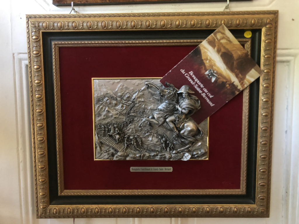 BONAPARTE FRANCHISSANT LE GRAND SAINT BERNARD, étain ciselé,342/700