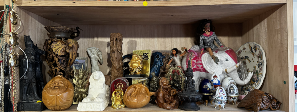 Décorations, bibelots anciens, d'occasions