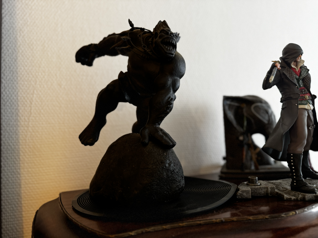 HEBUS SUR SON ROCHER