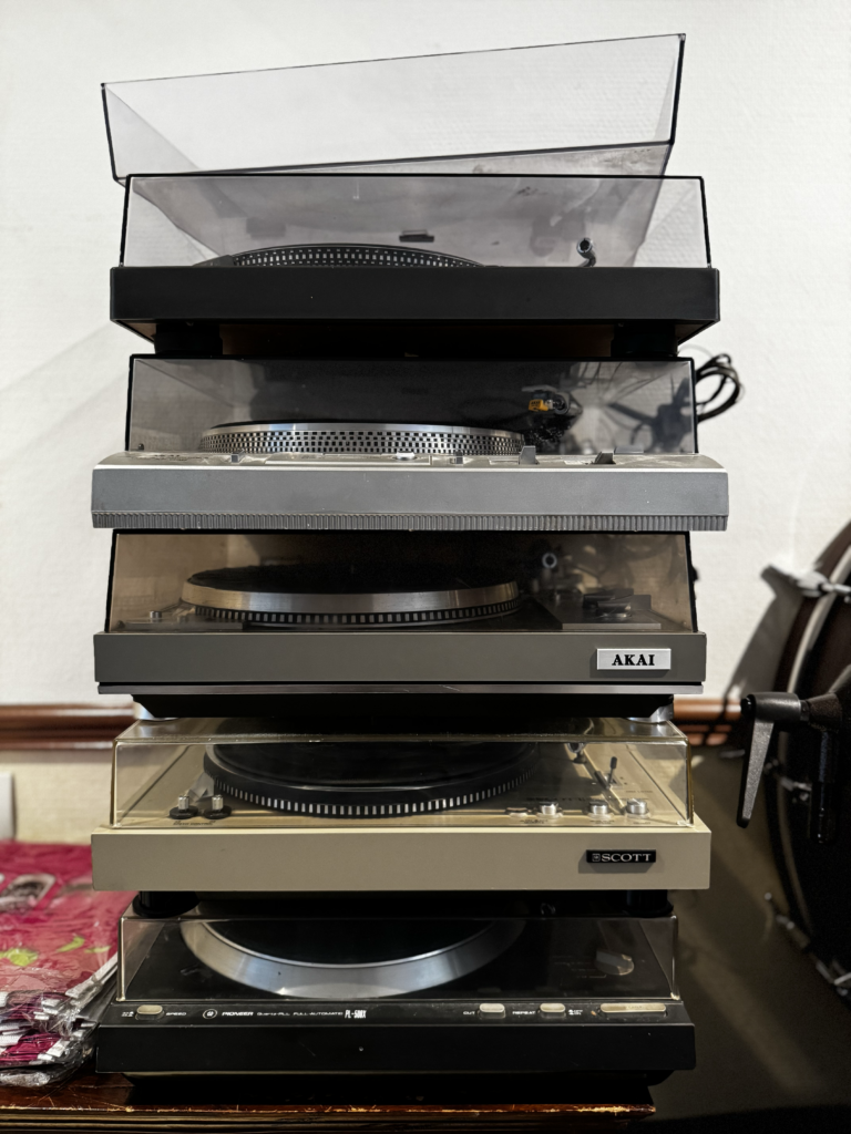 Platines Vinyle AKAI - SCOTT