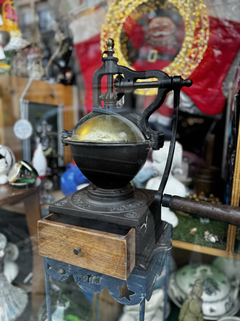 Moulin à café à manivelle vintage