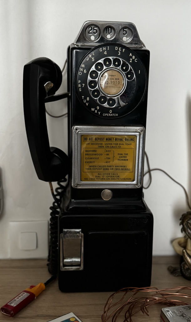 Téléphone payant rotatif vintage